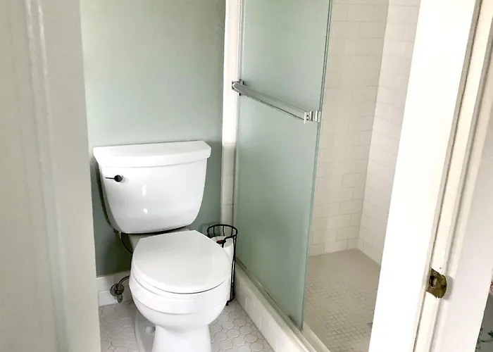Отель типа "постель и завтрак" Chestnut Street 4*