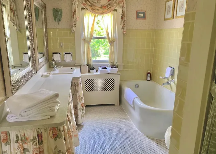 Отель типа "постель и завтрак" Chestnut Street 4*